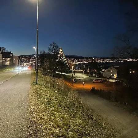 Tromsdalen Aurora * Тромсё